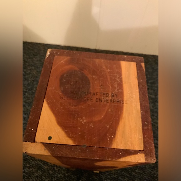 CEDAR STORAGE BOX BY GEE-AR-DEE ENTERPRISE - Picture 12 of 14